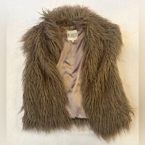 BB Dakota Woman’s Shaggy Faux Fur Vest - Brown Size Small Never Worn